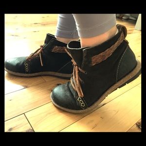 Born Handcrafted Boots Size 6.0
